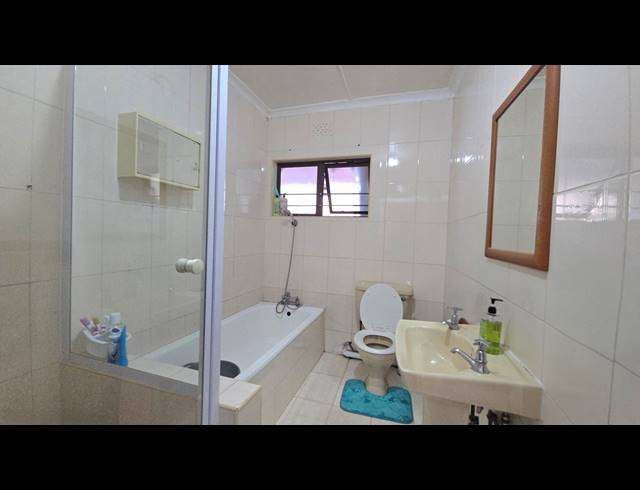 3 BEDROOM FREEHOLD FOR SALE IN SHALLCROSS